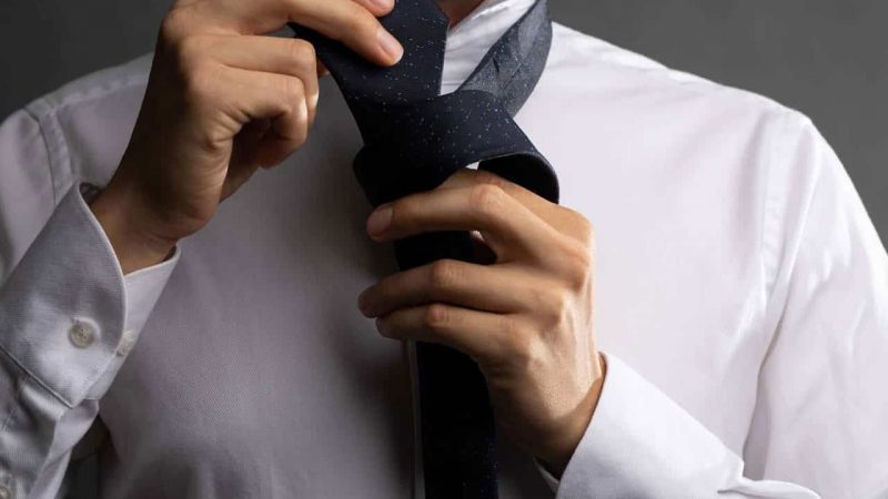 Πως δένουμε γραβάτα; Οι 3 πιο εύκολοι τρόποι για δέσιμο!