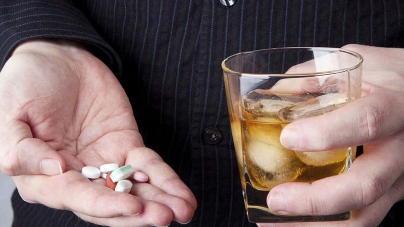 Αλκοόλ και αντιβίωση: Οι άκρως επικίνδυνες παρενέργειες!