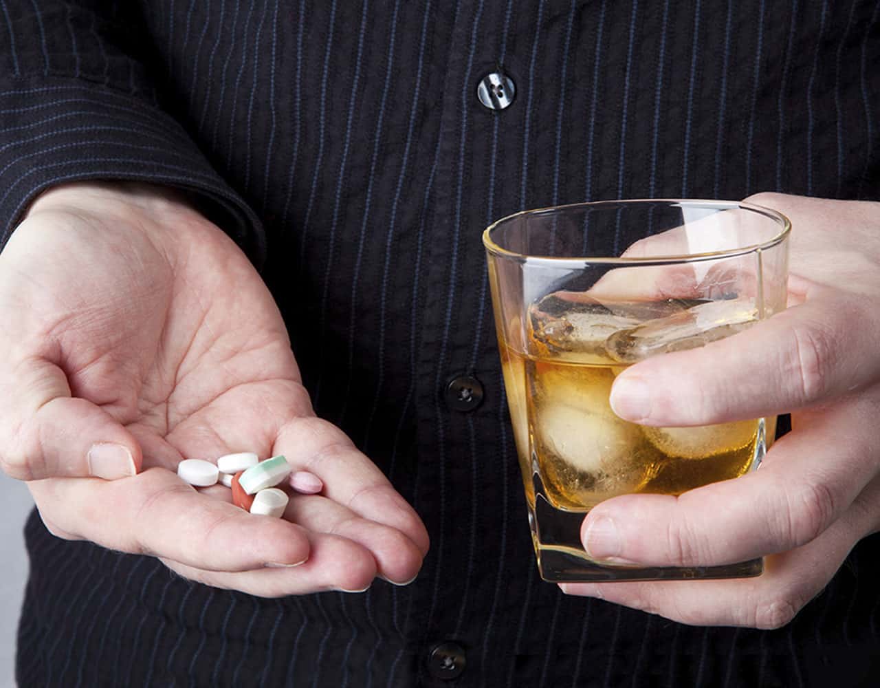 Αλκοόλ και αντιβίωση: Οι άκρως επικίνδυνες παρενέργειες!