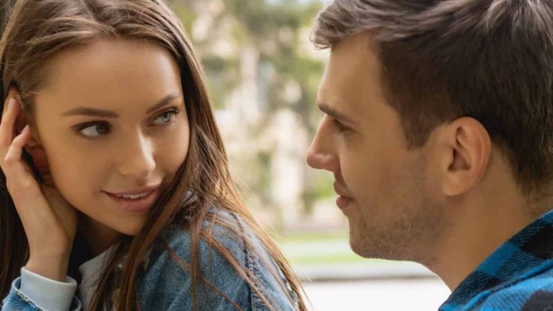 Πώς σε δοκιμάζει ένας άντρας όταν σε θέλει; 6 ανδρικά μυστικά!