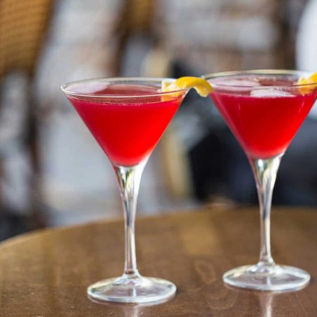 Cosmopolitan cocktail: Η πιο τέλεια συνταγή σε μόλις 5′!